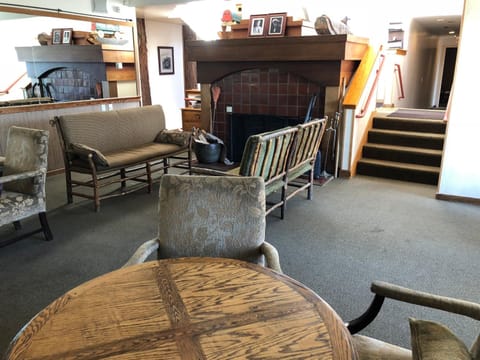 Communal lounge/ TV room