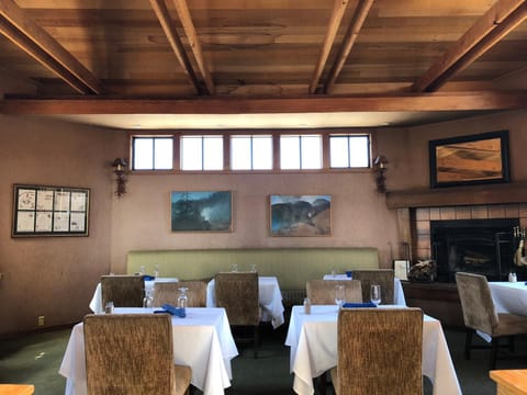 Restaurant/places to eat, Dining area