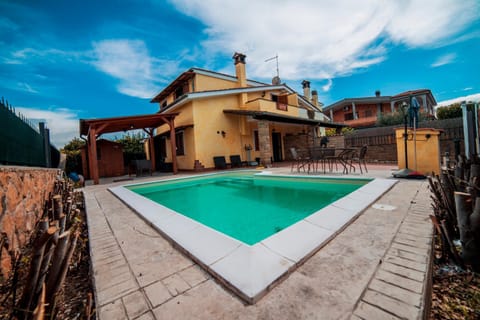 Property building, Pool view, Swimming pool, Swimming pool, sunbed