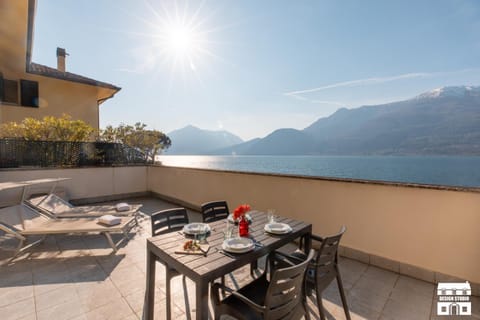 Balcony/Terrace, Lake view, Mountain view