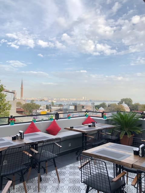 Restaurant/places to eat, Garden, Garden, Coffee/tea facilities, Balcony/Terrace, Balcony/Terrace, Dining area, City view, Garden view, Sea view, Inner courtyard view