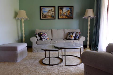 Living room, Seating area