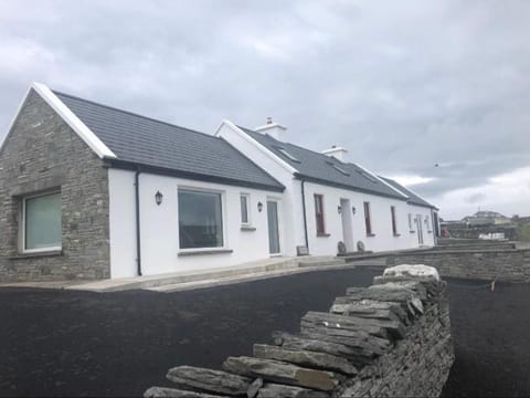 Conway's Cottage with Sea View Nestling by Cliffs-of-Moher Bed and Breakfast in County Clare