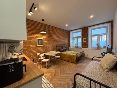 TV and multimedia, Kitchen or kitchenette, Living room, Seating area, Dining area