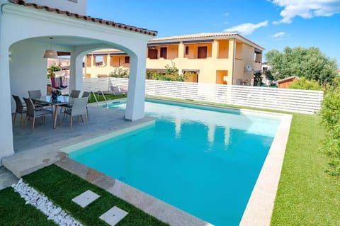 VILLA PARADISE Villa in Budoni