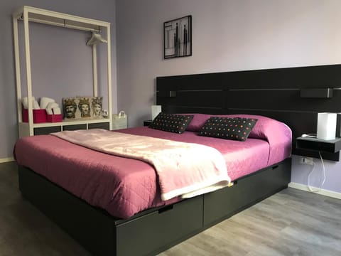 Bed, Photo of the whole room, Bedroom, air conditioner