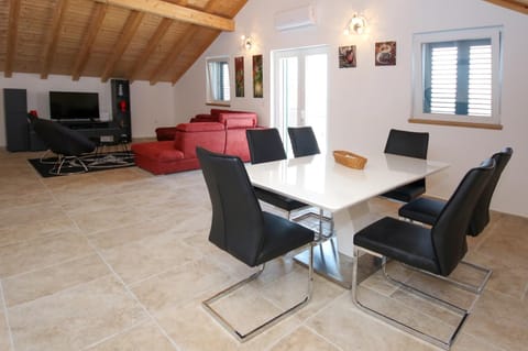 Lucich White House Apartment in Šibenik-Knin County, Croatia