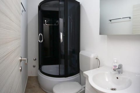 Lucich White House Apartment in Šibenik-Knin County, Croatia