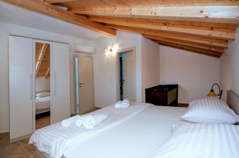 Lucich White House Apartment in Šibenik-Knin County, Croatia