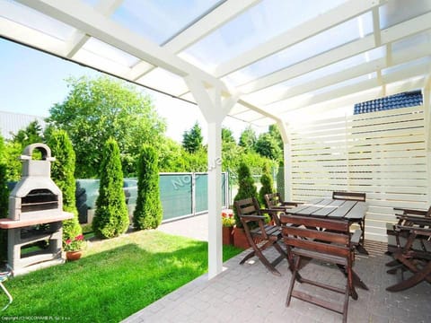 Patio, BBQ facilities, Garden