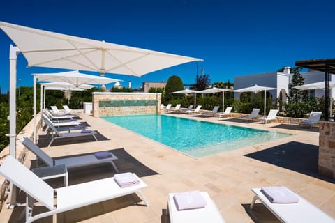 Food and drinks, Swimming pool, Swimming pool, Drinks, Alcoholic drinks, Non alcoholic drinks