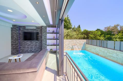 Swimming pool, Swimming pool