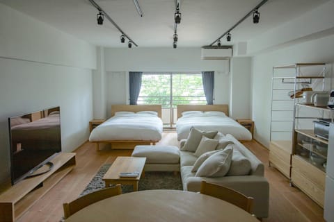 Bed, TV and multimedia, Photo of the whole room, Bedroom