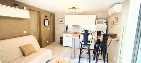 Kitchen or kitchenette, Living room, Dining area, pet friendly, stove