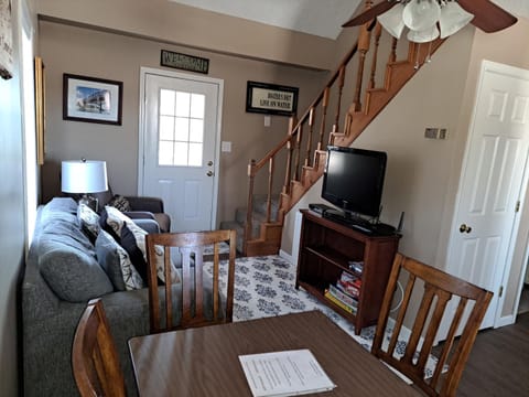 Cabin by the lake Cabin in Lake Cumberland