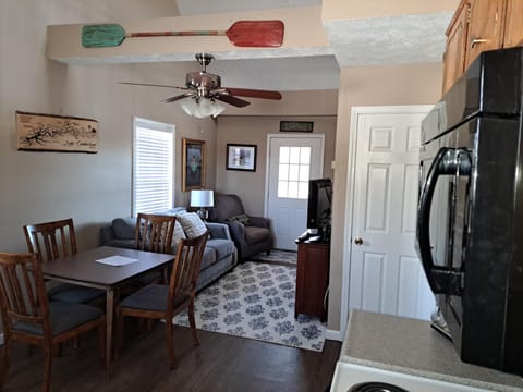 Cabin by the lake Cabin in Lake Cumberland