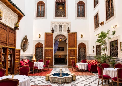 Restaurant/places to eat, Living room, Banquet/Function facilities, Seating area