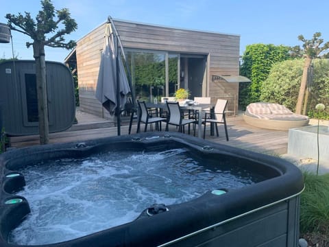 La chambre du puits avec 2 jacuzzis , sauna et Hammam privatif Bed and Breakfast in Hauts-de-France