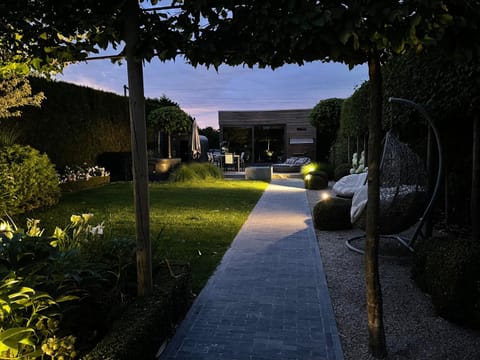 La chambre du puits avec 2 jacuzzis , sauna et Hammam privatif Bed and Breakfast in Hauts-de-France