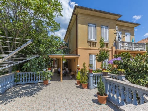 Patio, Facade/entrance