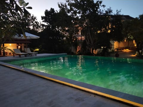 Swimming pool, sunbed