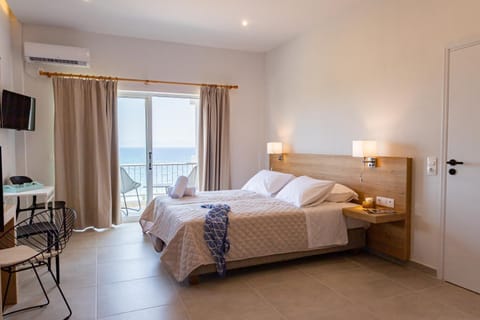 Photo of the whole room, Bedroom, Sea view
