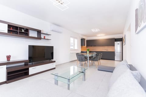 Living room, Dining area, kitchen