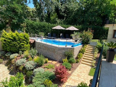 Garden view, Pool view, Swimming pool, sunbed