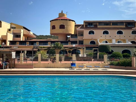 Property building, Pool view