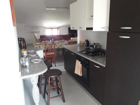 Kitchen or kitchenette, Breakfast