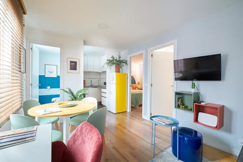 TV and multimedia, Kitchen or kitchenette, Living room, Dining area