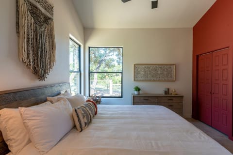 Happy Owl Lakehouse House in Canyon Lake