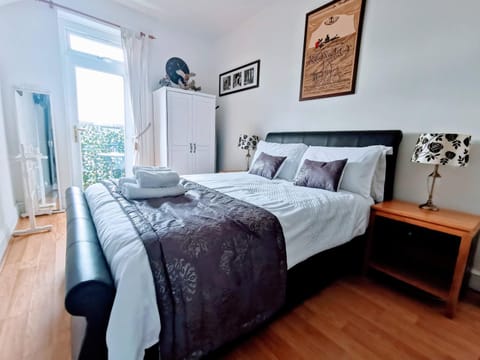 Victoriana Apartment - Private Balcony Apartment in Stratford-upon-Avon