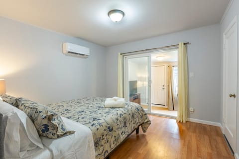 Bed, Photo of the whole room, Bedroom, towels, wardrobe, air conditioner