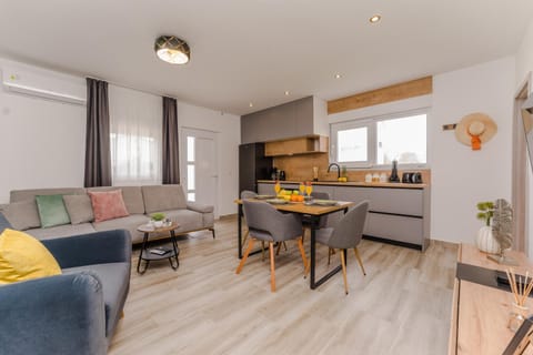 Kitchen or kitchenette, Living room, Dining area