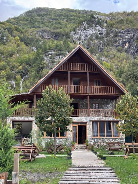 Alpinehouse Bed and Breakfast in Montenegro