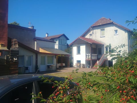 Property building, Garden, Communal kitchen
