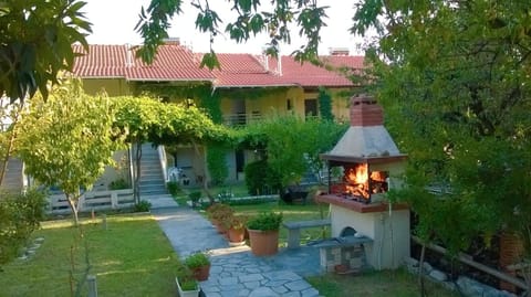 Property building, Facade/entrance, BBQ facilities, Garden