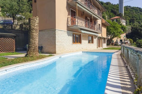 Property building, Swimming pool, Swimming pool