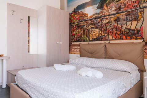 Bed, Bedroom, towels, wardrobe