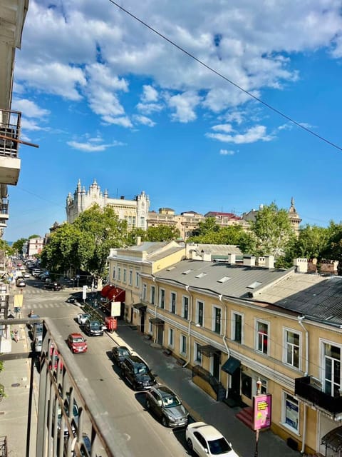 City view, Street view, Location