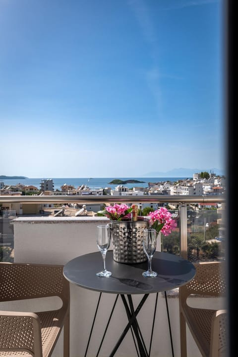 Day, View (from property/room), Balcony/Terrace, City view, Sea view