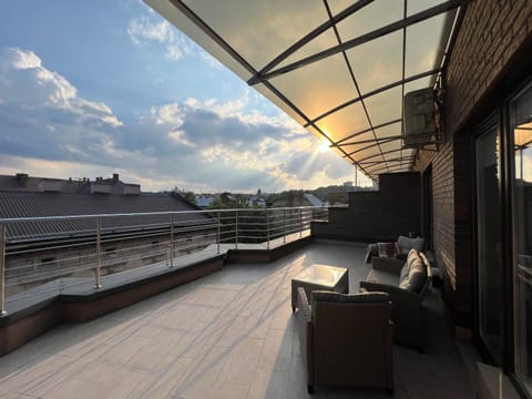 View (from property/room), Balcony/Terrace, Seating area, Sunset