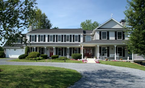 Facade/entrance, Bird's eye view