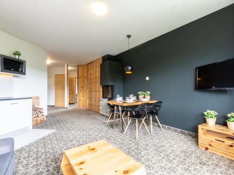 TV and multimedia, Living room, Seating area, Dining area