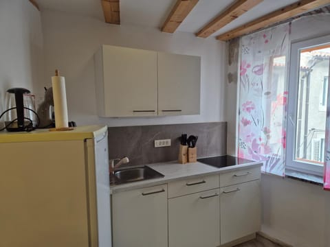 Old Piran Pianino By The Beach Apartment in Piran