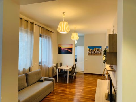 TV and multimedia, Living room, Seating area, Dining area