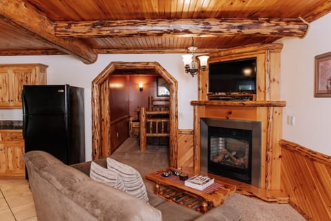 Sojourner's Lodge & Log Cabin Suites Cabin in Ohio