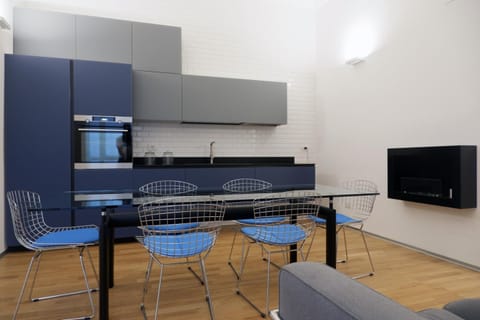 Kitchen or kitchenette, Seating area, Communal kitchen