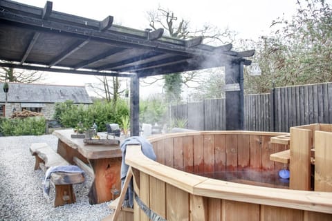 Garden, Hot Tub